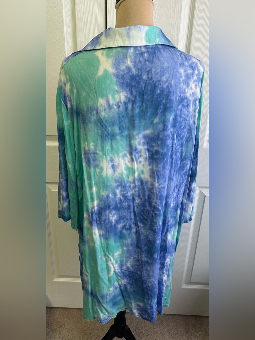 Tie-Dye V-Neck Swim Coverup Tunic in Blue & Green - Picture 4 of 7